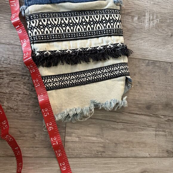 Anthropologie Chelsea & Violet Women’s Cropped Jeans Embroidered Hem  Size 31 - Picture 6 of 7